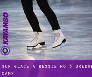 Sur glace à Bessie No. 5 Dredge Camp